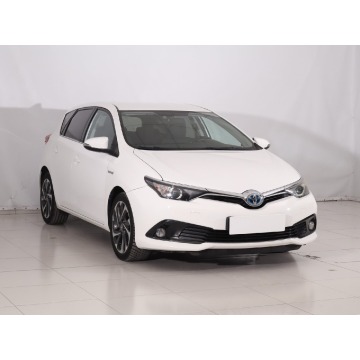 Toyota Auris Hybrid (136KM), 2016