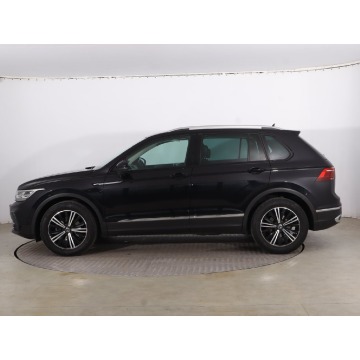 Volkswagen Tiguan  SUV 2021,  2.0 diesel, automat - Na sprzedaż za 107 999 zł - Toruń - zdjęcie 4