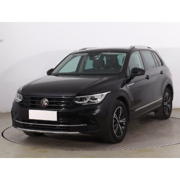 Volkswagen Tiguan  SUV 2021,  2.0 diesel, automat - Na sprzedaż za 107 999 zł - Toruń - zdjęcie 3