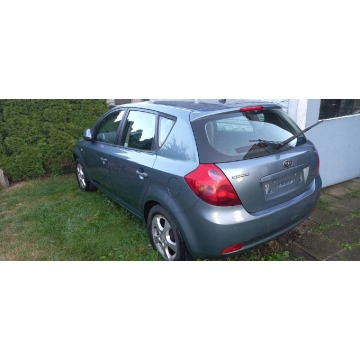 Kia ceed 1.6 2007 rok - Części blacharskie - Biadki - zdjęcie 1