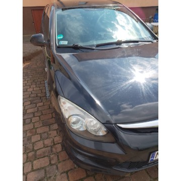 Hyundai I 30 benzyna 1396  2010rok