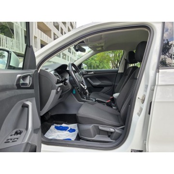 Volkswagen   Hatchback 2021,  1.0 benzyna, automat - Na sprzedaż za 58 900 zł - Warszawa - zdjęcie 4