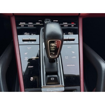 Porsche Cayenne 2019,  3.0 benzyna, automat - Na sprzedaż za 165 800 zł - Janki - zdjęcie 2