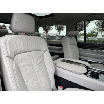 Jeep  2022,  6.4 benzyna, automat - Na sprzedaż za 219 700 zł - Janki - zdjęcie 8