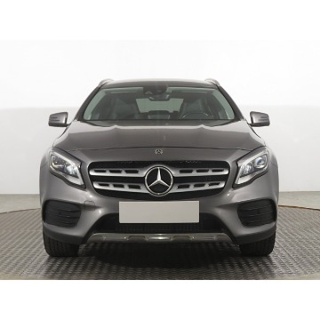 Mercedes - Benz GLA-klasa  SUV 2019,  1.6 benzyna, automat - Na sprzedaż za 83 999 zł - Katowice - zdjęcie 2