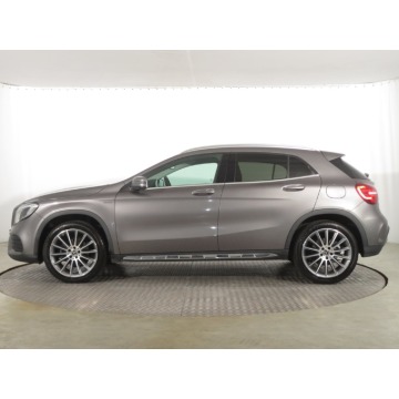 Mercedes - Benz GLA-klasa  SUV 2019,  1.6 benzyna, automat - Na sprzedaż za 83 999 zł - Katowice - zdjęcie 4