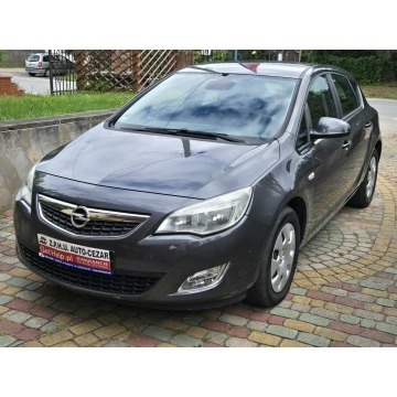 Opel Astra  Hatchback 2010,  1.7 diesel - Na sprzedaż za 15 500 zł - Wąchock - zdjęcie 4