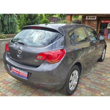 Opel Astra  Hatchback 2010,  1.7 diesel - Na sprzedaż za 15 500 zł - Wąchock - zdjęcie 8