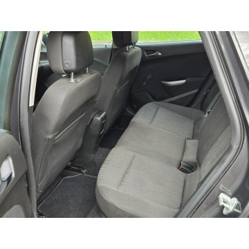 Opel Astra  Hatchback 2010,  1.7 diesel - Na sprzedaż za 15 500 zł - Wąchock - zdjęcie 11