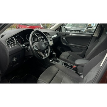 Volkswagen Tiguan  SUV 2021,  2.0 diesel, automat - Na sprzedaż za 88 500 zł - Gdynia - zdjęcie 7