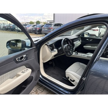 Volvo   SUV 2023,  2.0 benzyna, automat - Na sprzedaż za 138 000 zł - Jawczyce - zdjęcie 11