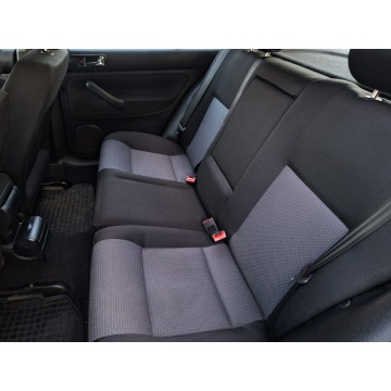 Volkswagen Golf  Hatchback 2001,  1.6 benzyna - Na sprzedaż za 7 700,00 zł - Olsztyn - zdjęcie 9