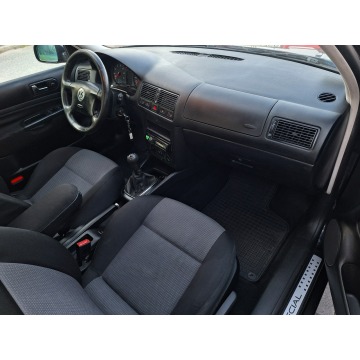 Volkswagen Golf  Hatchback 2001,  1.6 benzyna - Na sprzedaż za 7 700,00 zł - Olsztyn - zdjęcie 10