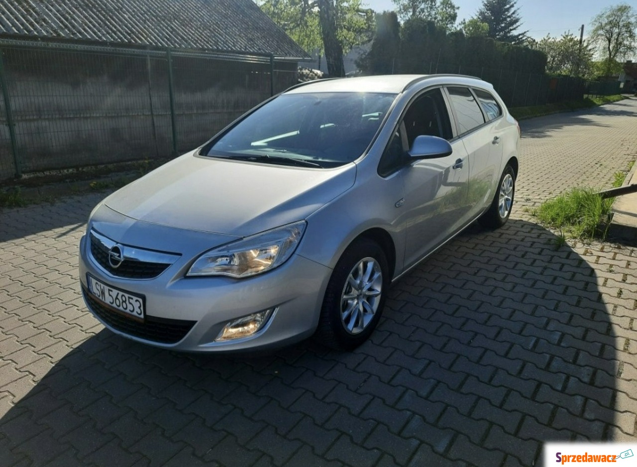 Opel Astra 2011
